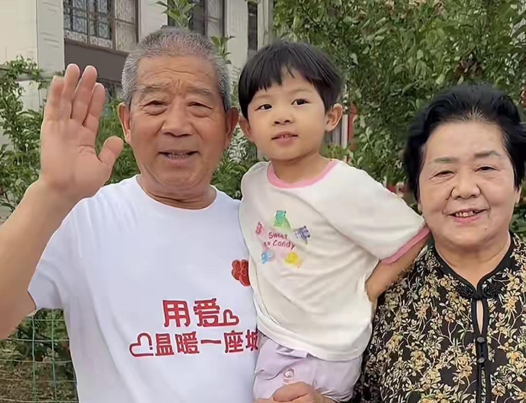 黄维平田新菊是那种养大儿子就不太照顾儿子孩子的父母，大儿子有两个女儿，可是父亲走