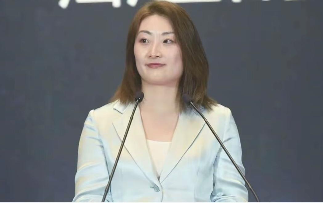 宗馥莉妥协了！重新启用娃哈哈！10月23日傍晚，宗馥莉所控股的宏胜系下发通