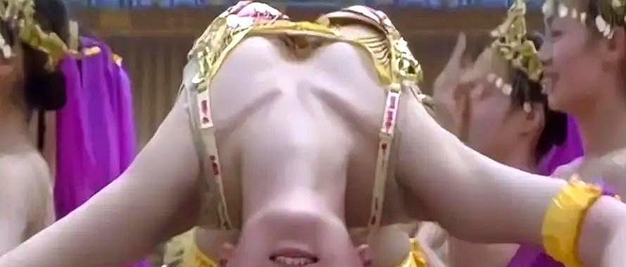 以前的古装剧，看的是《朱元璋》里那张坑洼不平、写满杀气的脸；现在的古装剧，主角脸