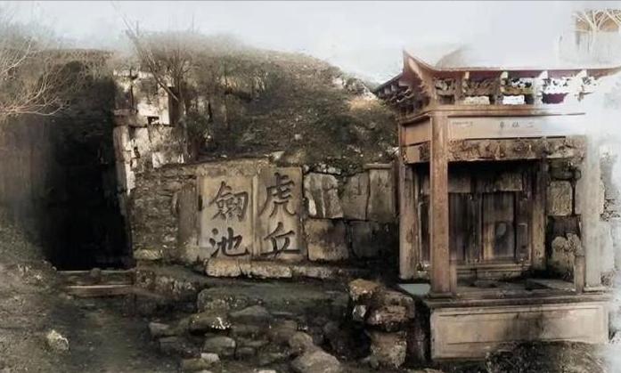 1955年，苏州市园林局为了清理虎丘剑池，把池子里的水全抽干了，池底的宽大洞穴，