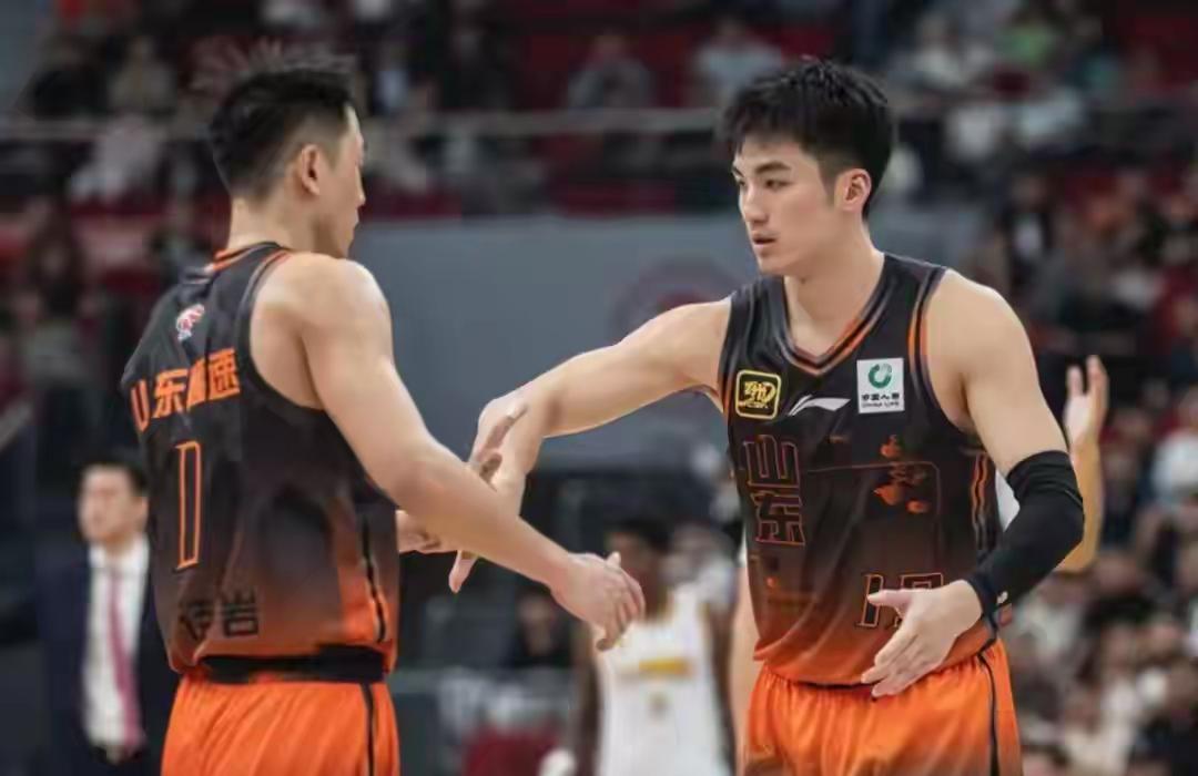 山东男篮大胜广东赢得卡位战，差一点被喷子们喷死的琼斯本场攻防俱佳，喷的体无完肤的