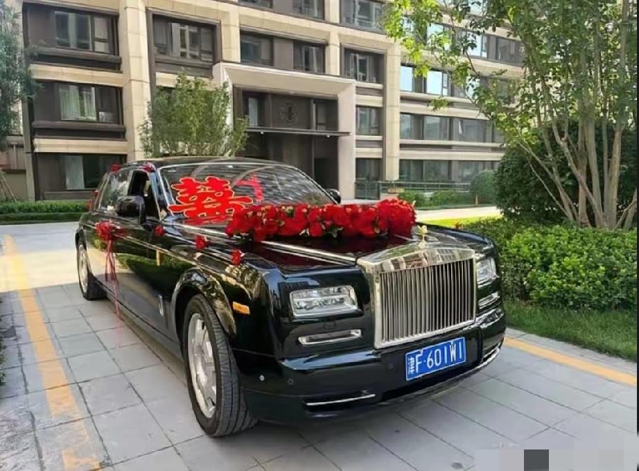 现在的年轻人，真是越来越不按套路出牌了。前几天去剪头发，美发店老板跟我感叹：以