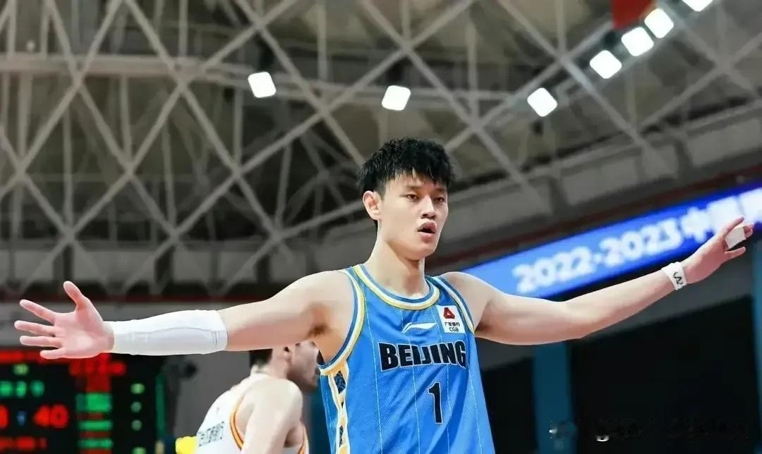 从曾凡博的角度看有三个原因要离开北汽队去澳洲联赛打球。1、球队大哥太多，看不到