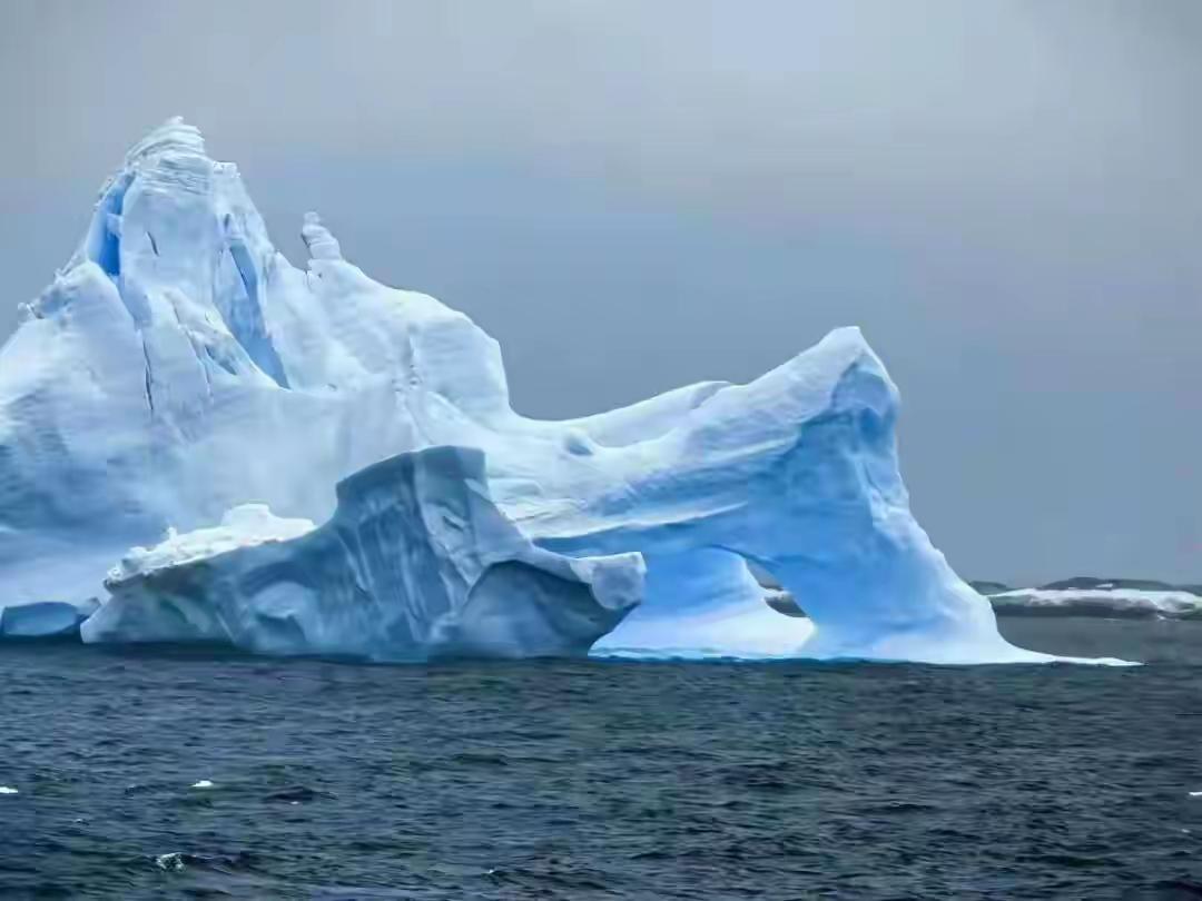 花十多万去南极，刚下飞机行李就没了。杭州的陆女士站在乌斯怀亚机场，看着传送带空转