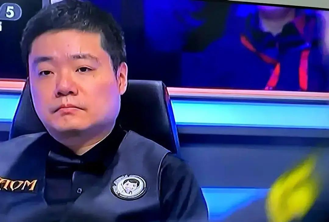 武汉那场1/4决赛，丁3比2领先，却硬生生被小特翻成5比3。小特长台准得离