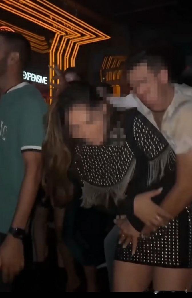 一位印度裔加拿大人为了让妻子过上好日子，几乎没日没夜地忙碌。妻子在家闲得无聊，也