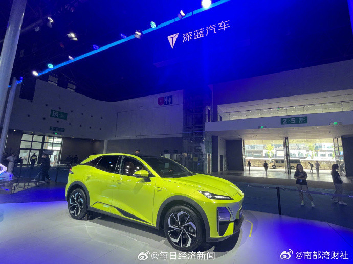 【#深蓝汽车拟募资超61亿元#】12月13日，长安汽车发布公告称，为满足业务发展