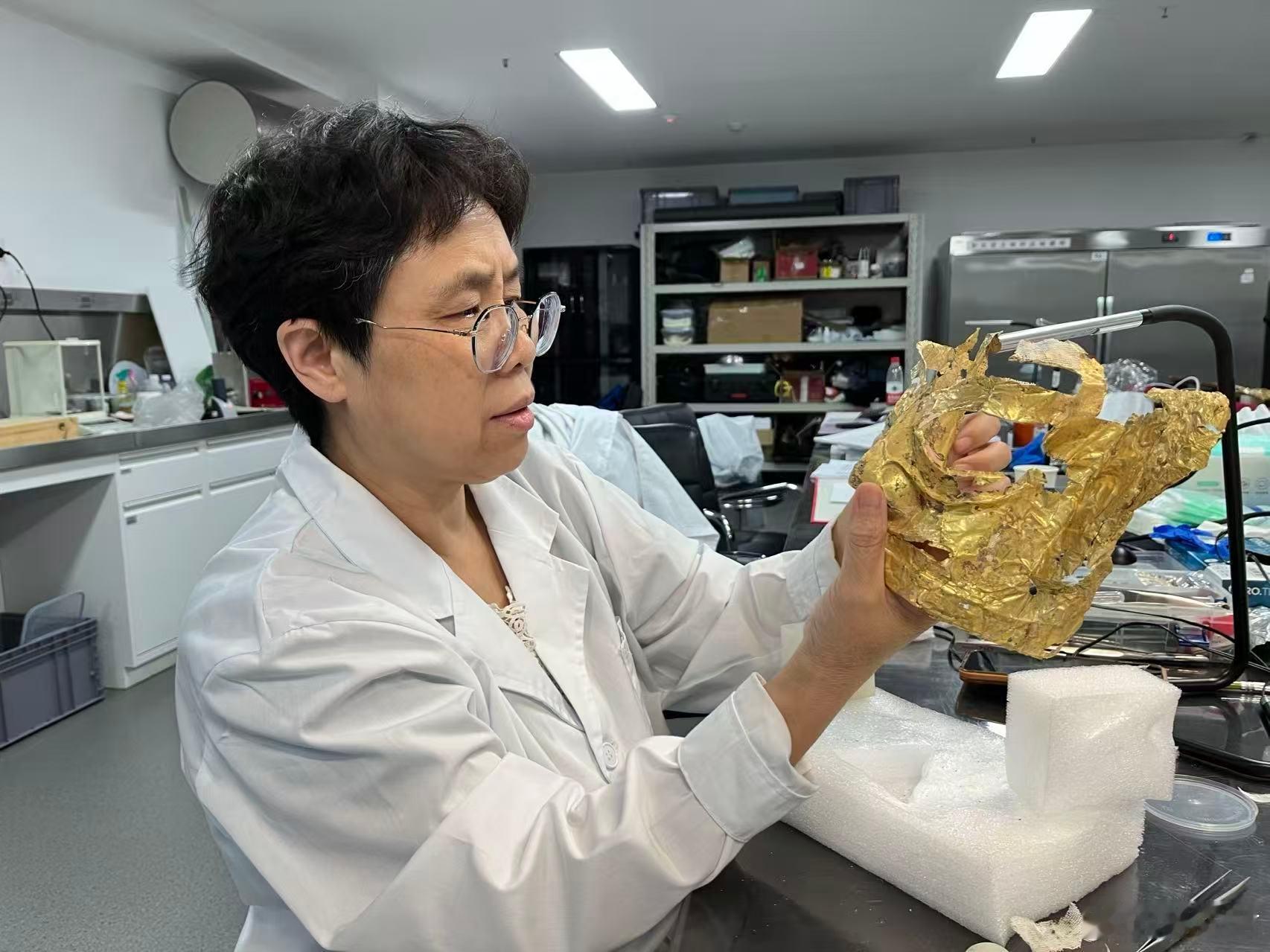 【三星堆金器总重超2公斤】谁才是三星堆的“顶流”？必须是金光闪闪的金器！金面具、