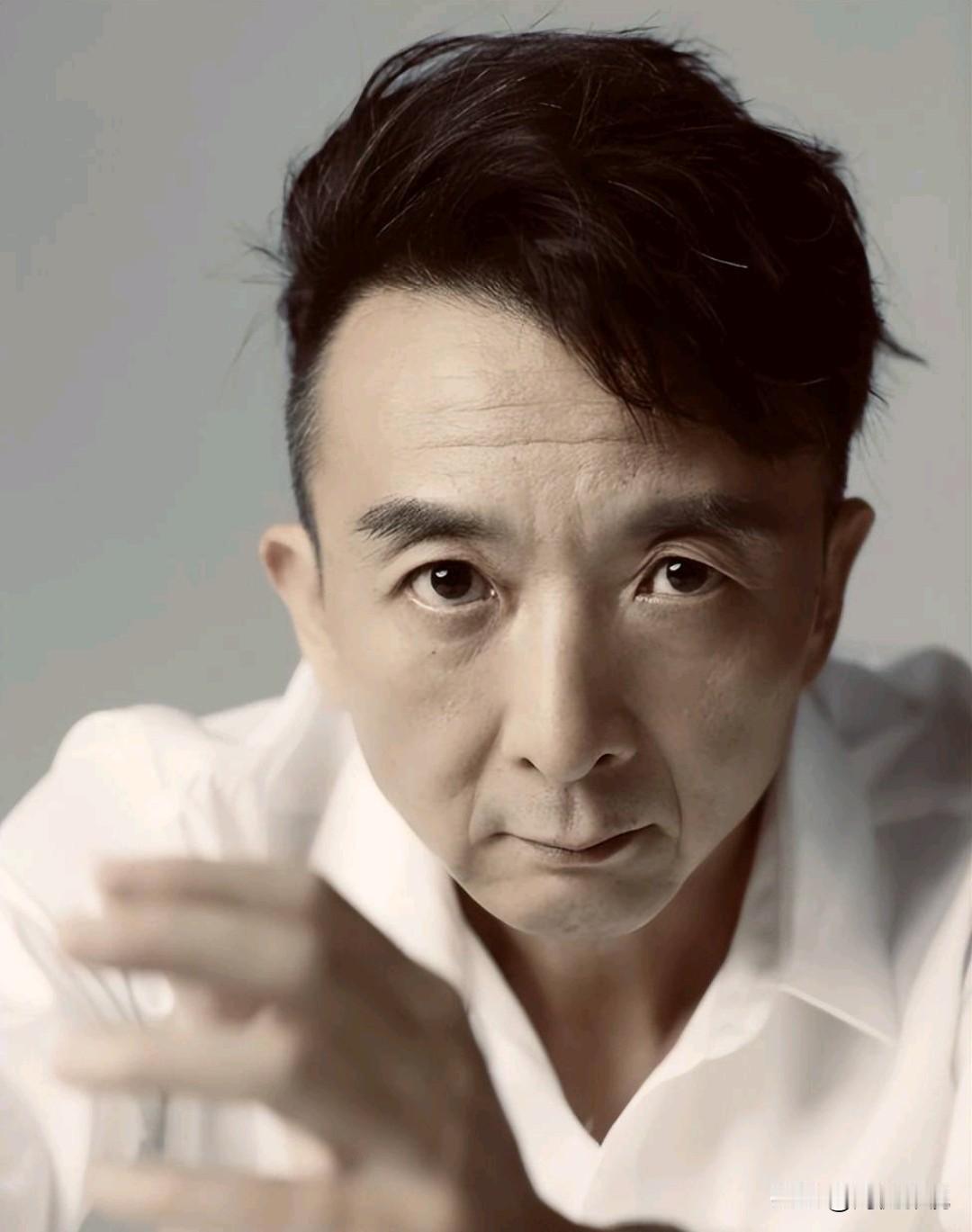 大家还记得这位男演员吗？他今年58岁，土生土长的北京人，毕业于北京市戏曲学校。