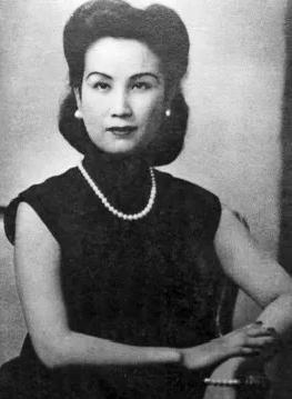 1935年，孙中山之子孙科，对离异的蓝妮一见钟情，后来向她求婚，已有3个孩子的蓝