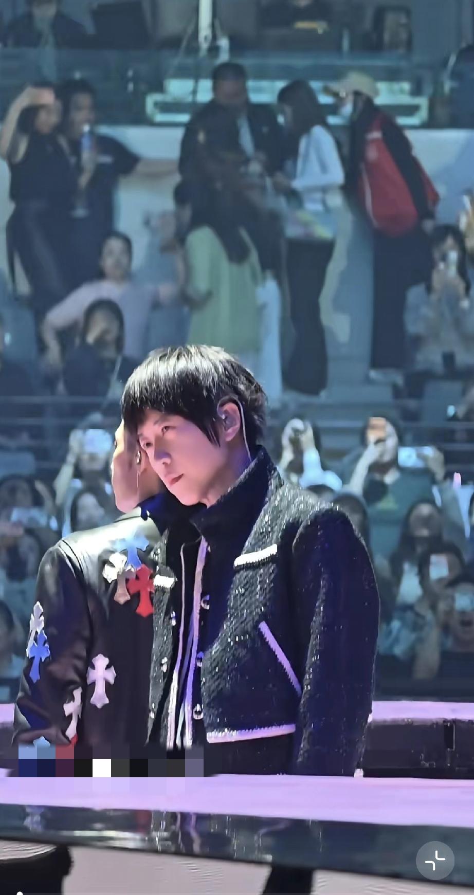 阿信出场，鬓角像用毛笔画的，嘴角下垂好搞笑，言承旭胸肌太性感，比较辣眼睛！3