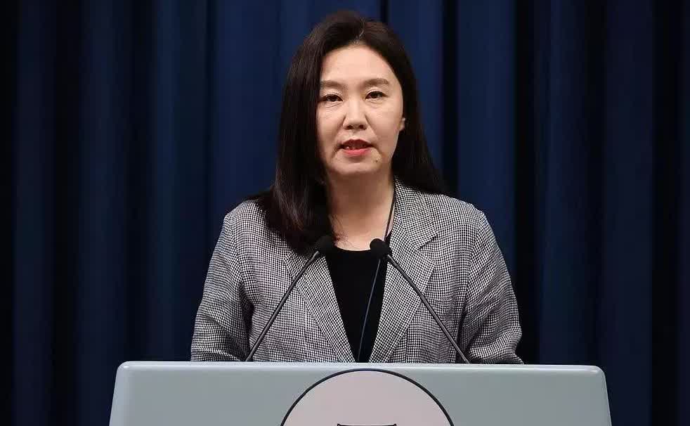 韩国总统室4日称，目前正就特赦事宜广泛听取社会各界意见。总统室发言人姜由