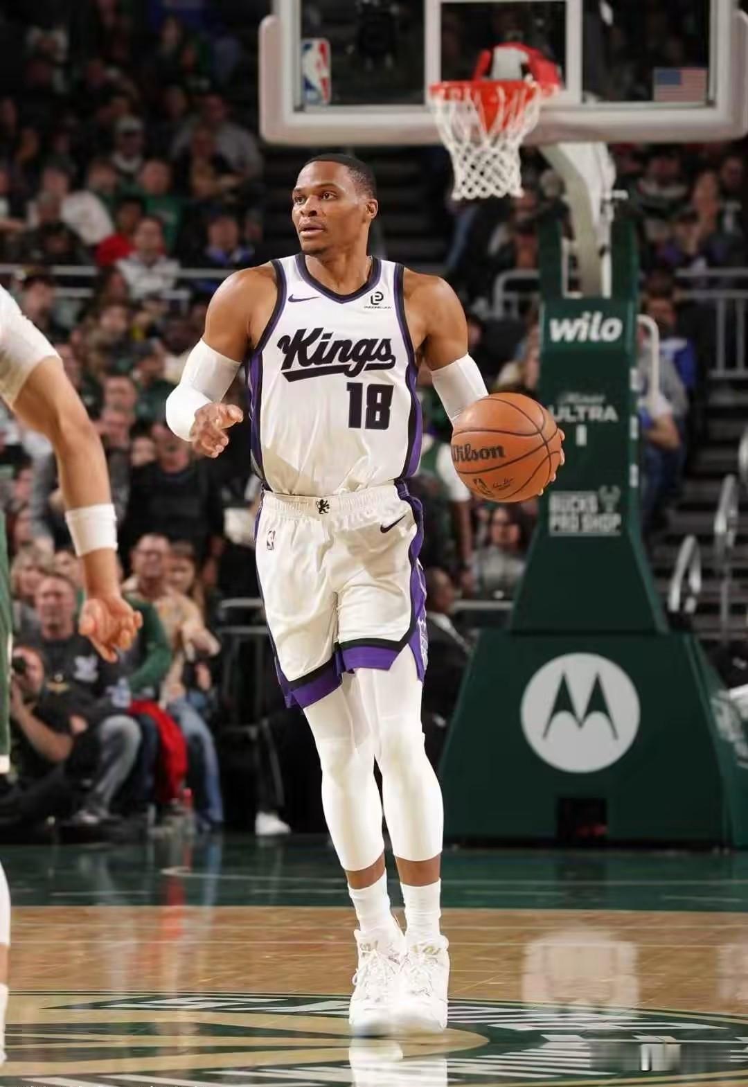 终于赢了！国王135：133险胜雄鹿，看看球员数据，谁是赢球功臣？！本场比赛