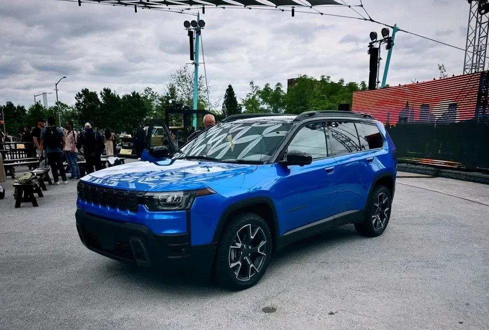 换代吉普Jeep自由光上市，好看吗，可惜买不到了！自由光终于换回浓眉大眼的前脸