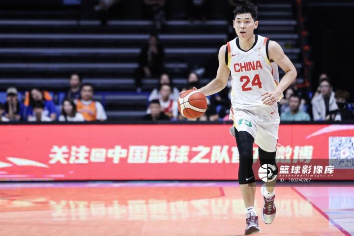 中国男篮为什么惨败给日本男篮？崔永熙忍不住说出心里话中国男篮经过四节鏖战，最终