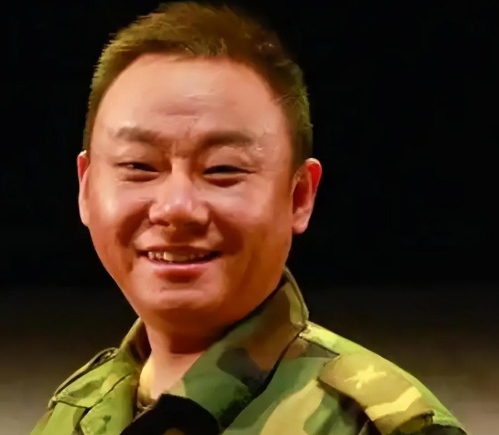 10次上春晚，变卖家产陪妻抗“癌”23年，如今他的幸福羡煞旁人。他就是邵峰。
