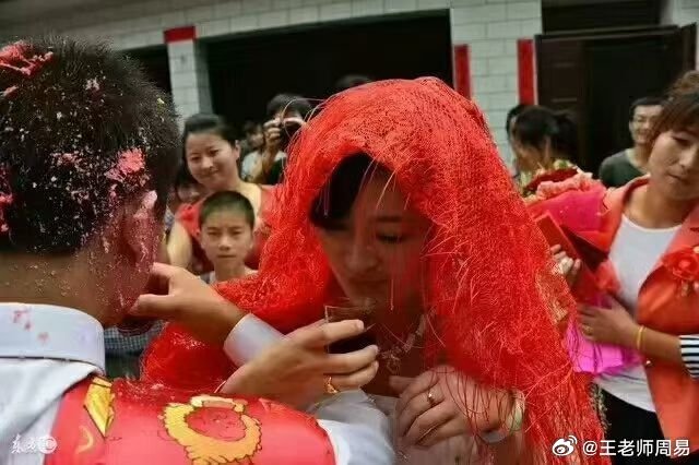 夫妻八字”硬配“是化解八字婚姻不幸的重要方法之一在长期的预测实践中，作为一个职业