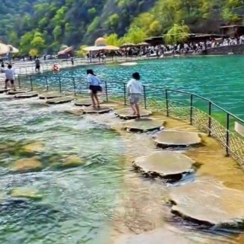 河南宝泉景区可真是火出了圈，就因为游客随口一句“厕所太热”，景区直接豪掷5000