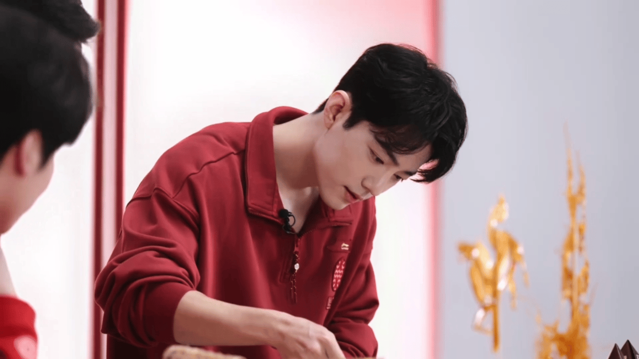 肖战做了糖画学习能力和动手能力都很强的一位肖同学！