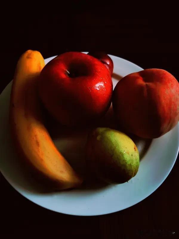 还没有下雪之前，我看天气预报，囤了好多青菜。以为青菜要白囤了。这两天就是买买