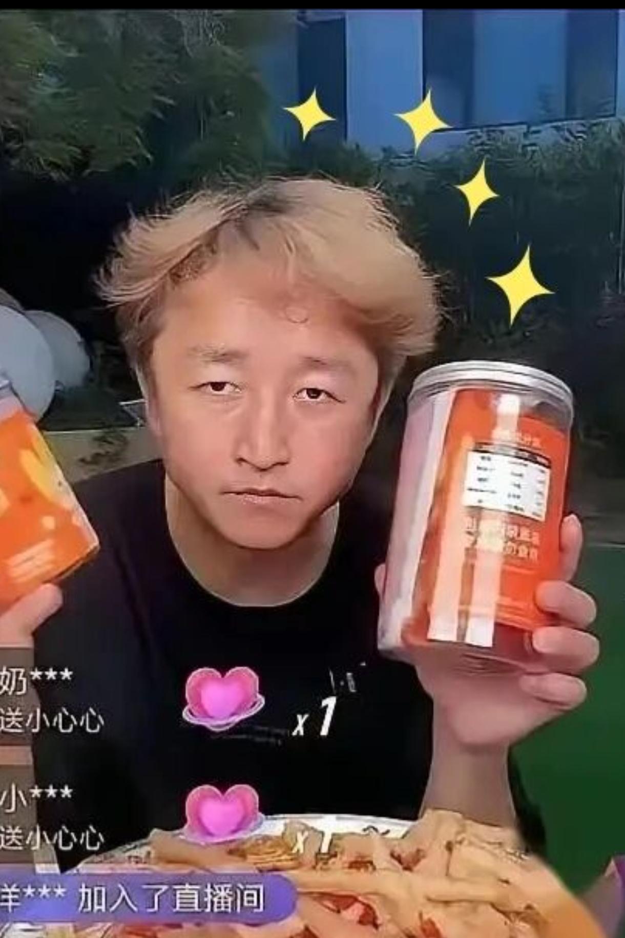 被迫营业的样子全在脸上，拳王邹市明一脸疲惫感。有一说一，作为两届拳击奥运冠军的邹