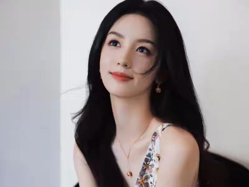 1.男歌手苗岱跟女歌手蛰雀认识很多年了，他们俩关系特别有意思。都看彼此不爽，又互相很欣赏对方实力。2