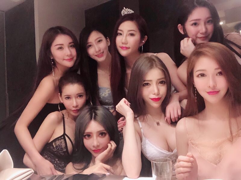 靠大胸和博出位走红, 她比台湾性感教主还性感
