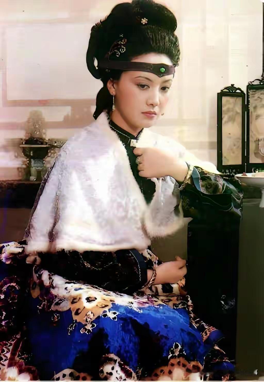 中一直有人争论，王熙凤对林黛玉的好，到底是看在贾母面子上的逢迎，还是发自内心的喜