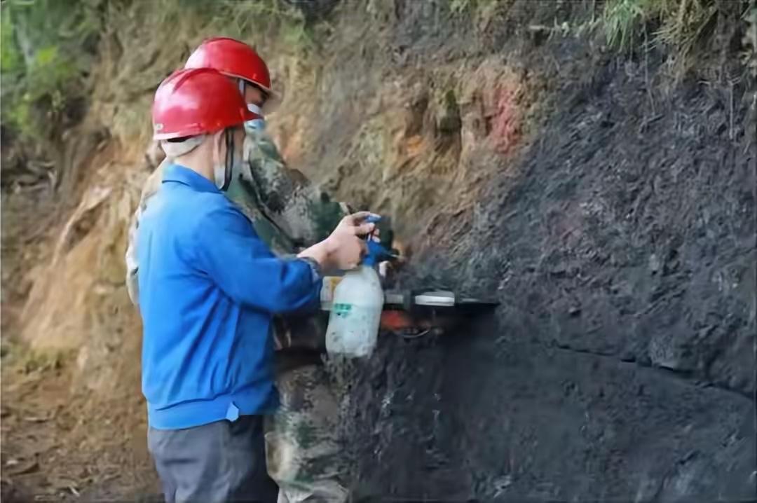 惊掉下巴了，1200吨国家管制石墨弄到美国，这胆儿真是肥上天了！第一次看到上