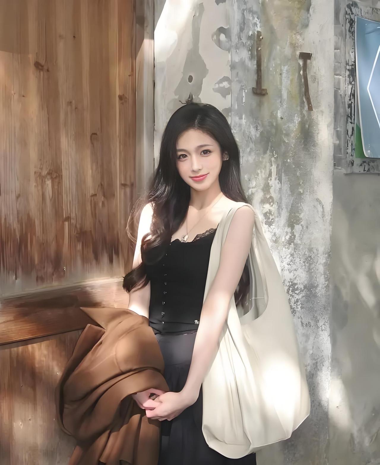 2012年，杭州一个17岁的女孩，做出了一个让所有人目瞪口呆的决定——她亲手推开