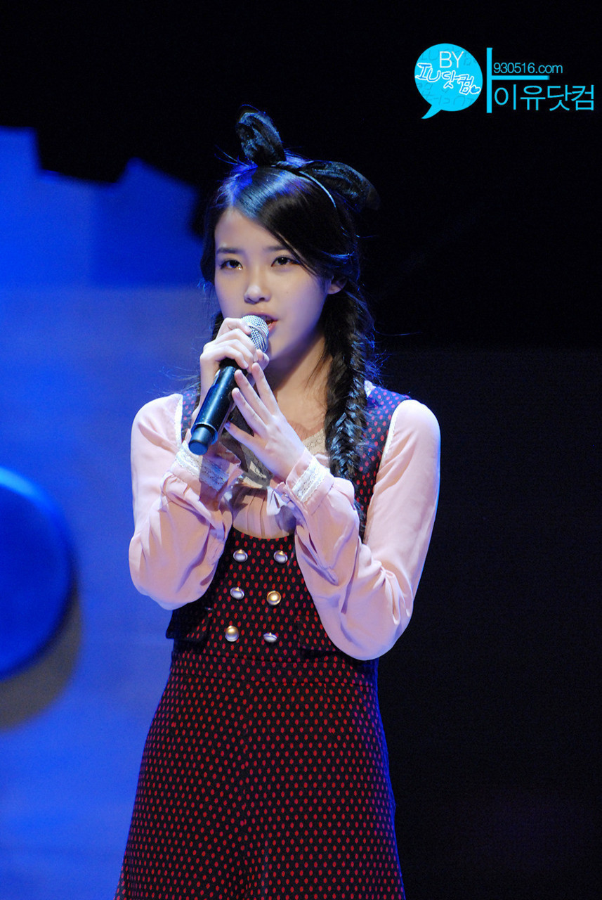IU❤️IU韩国第一女solo2011年时光机🐥111206IUMB