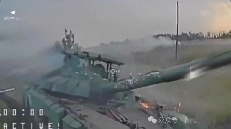 当地时间22日，俄军在距离顿涅茨克市仅28千米的奥切雷蒂内方向，发动了近一年来规