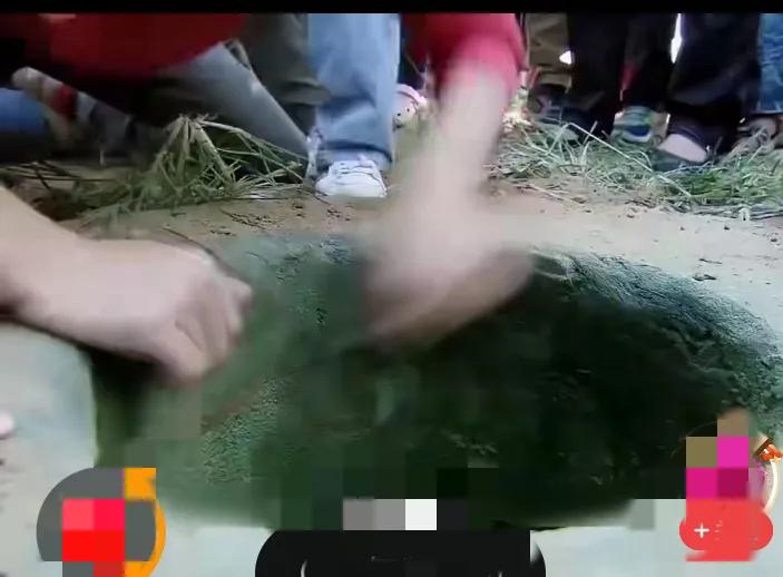 小孩坠枯井，消防员与学生接力救援的画面真的看一次暖一次！这哪里是简单的救援，分明