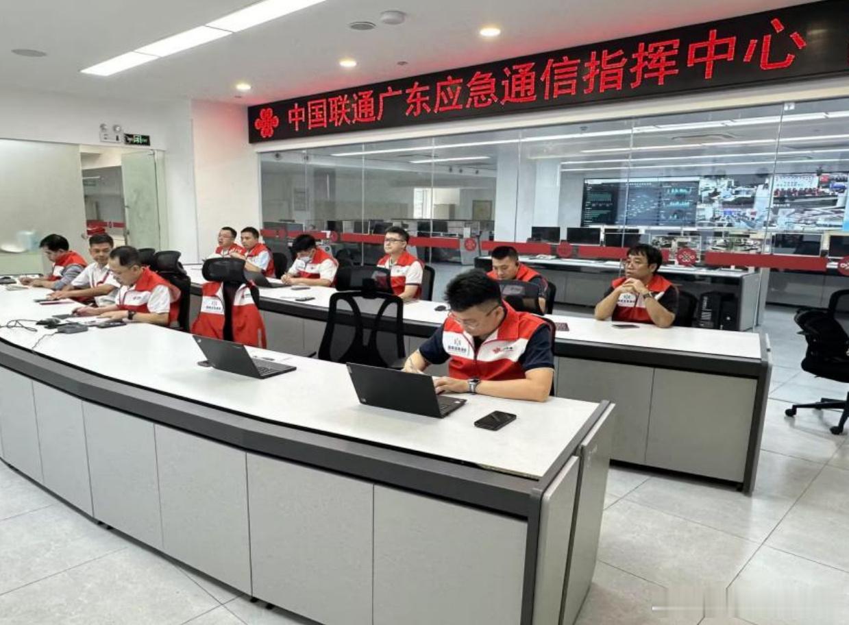 深圳应对台风红霞台风“红霞”七级风圈已于25日傍晚开始影响深圳，全市61个自动站