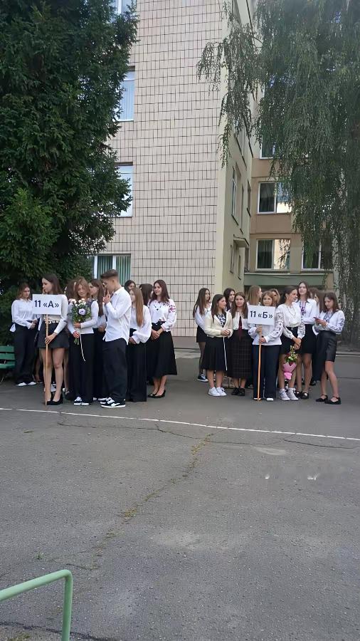 竟然发现，乌克兰上学的基本上是女生，男生是不是做生意去了？