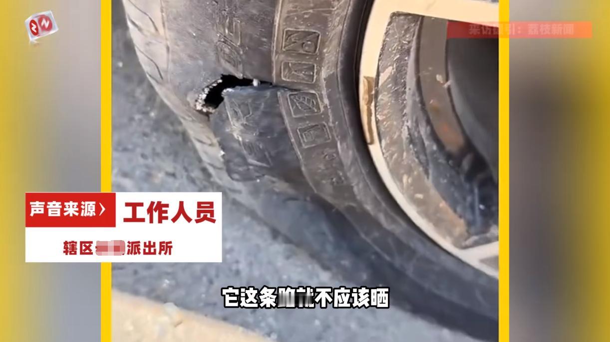“防不胜防！”8月17日，山东临沂，一村民将自己家的粮食拿到马路上晾晒，一辆黑色
