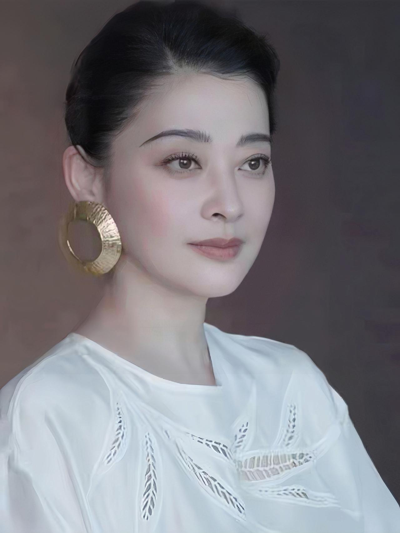 梅婷真美！[比心][比心][比心]梅婷气质优雅迷人！[赞][赞][赞]梅婷魅力