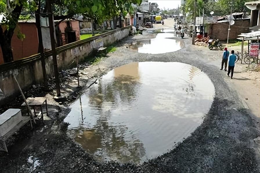 印度公路真的碾压中国？光鲜数据背后暗藏套路，改动规则凑指标，真实基建打脸！印度