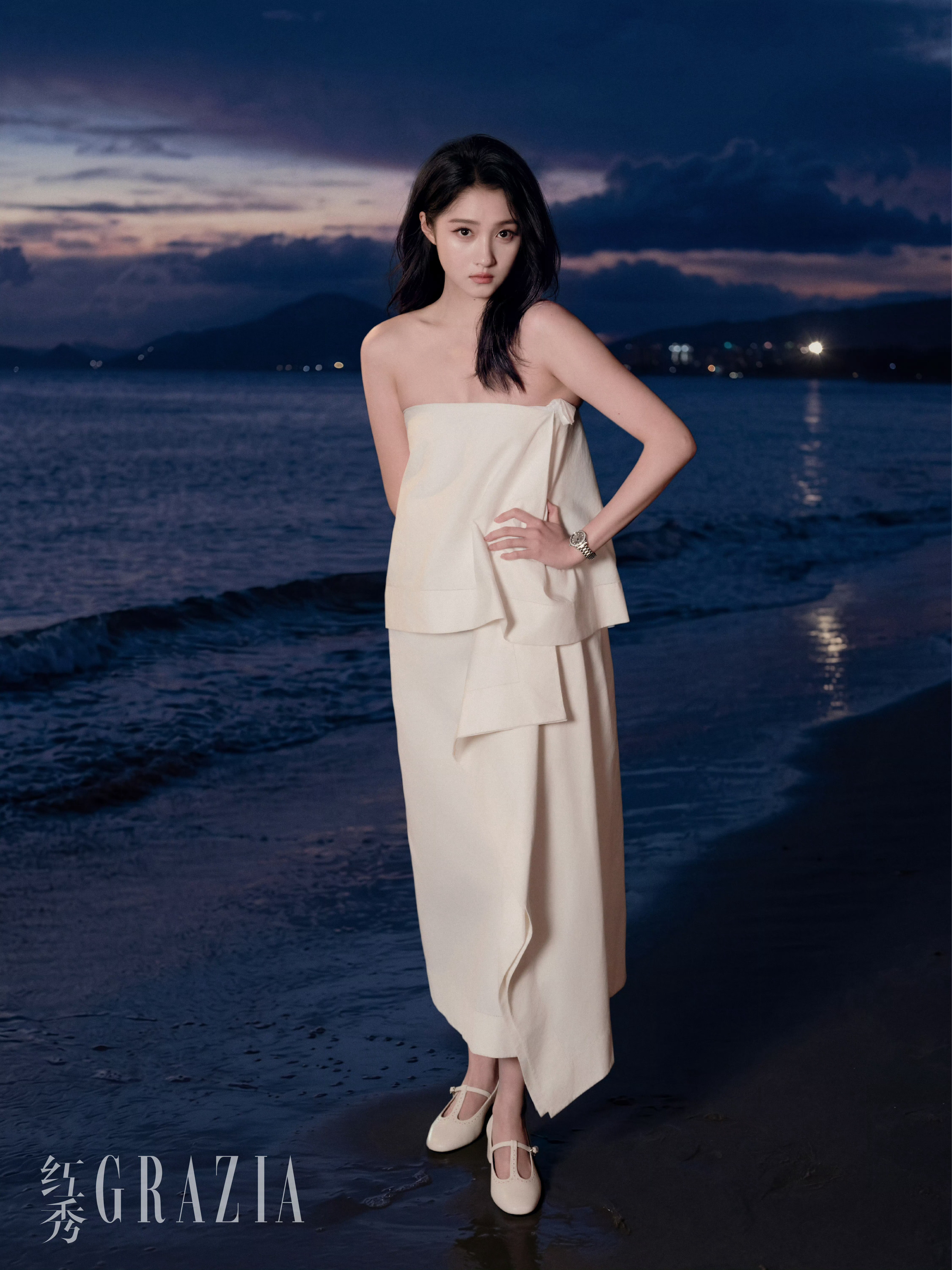 关晓彤红秀封面