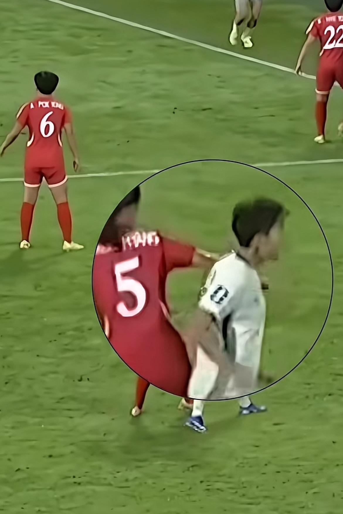 谁说女足强度不如男足，看看朝鲜女足是怎么对待王霜的！亚洲杯小组赛第三场，中国女