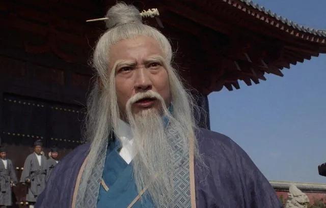 今日话题：为什么倚天剑在武当没人抢？？？网友甲：最主要的原因是因为倚天剑是名