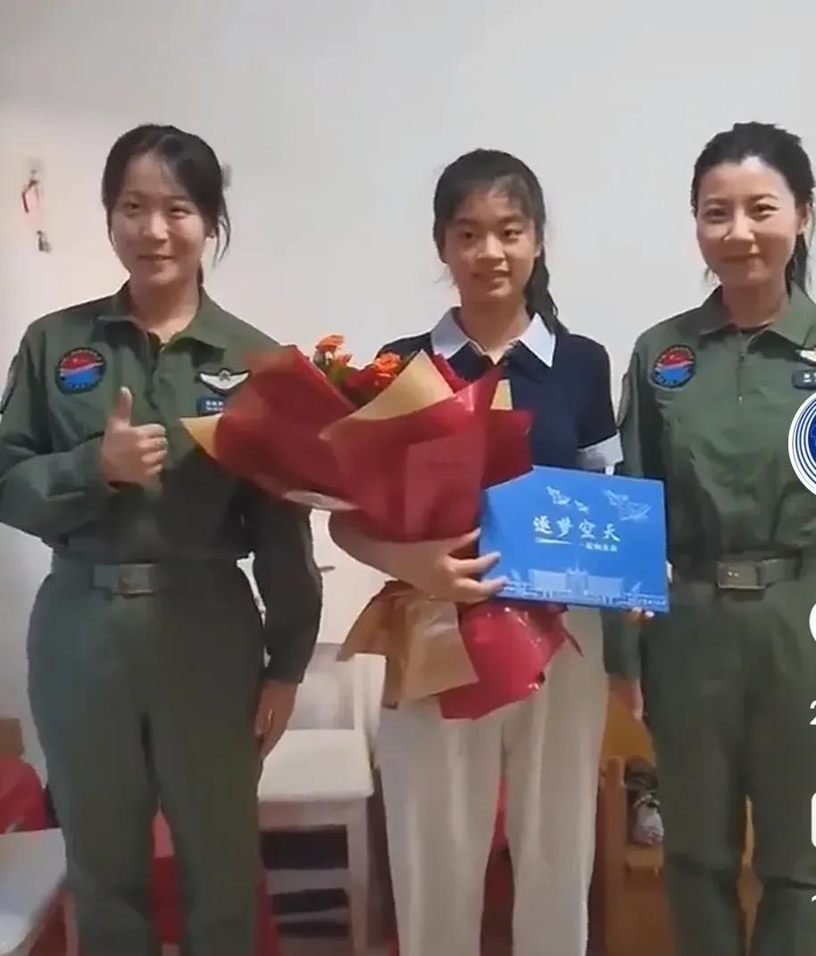 “光宗耀祖了！”女生听到敲门声，说录取通知书到了！他以为是快递员，没想到，当她