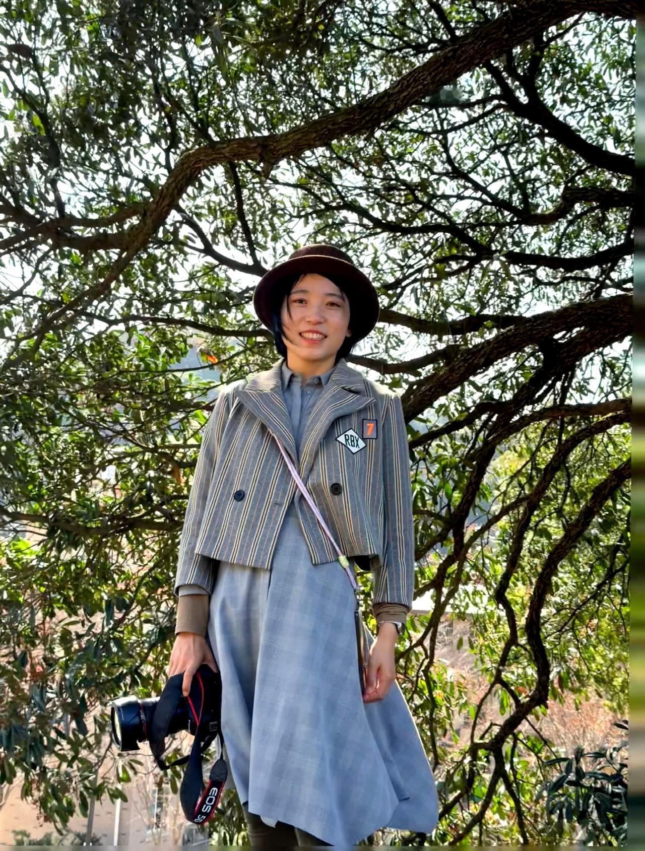 杭州自然环境也太好，愣在人小区徒步一下午杭州一下子升温到25度，梅花全开了