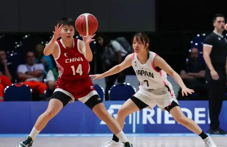 原来中国女篮有好后卫，只是教练不会选。中国女篮大学生队，实在是太豪横了，前天为中