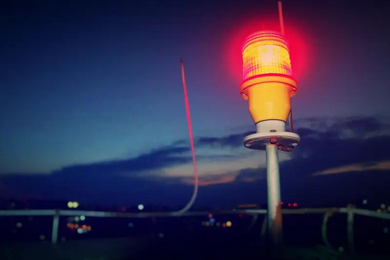 最近贵阳机场廊桥出事儿啦，出现不明无线电信号干扰。机组成员在409号登机廊桥附近