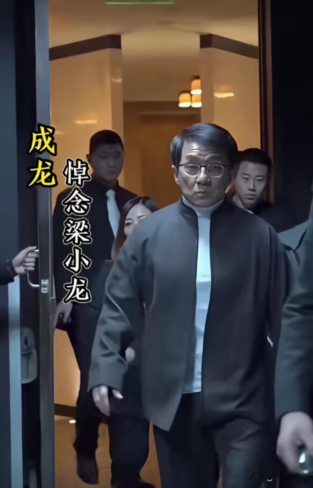 各位大佬纷纷来送别梁小龙，好久没见到这么强的阵容了。看来梁小龙生前人缘真的好。