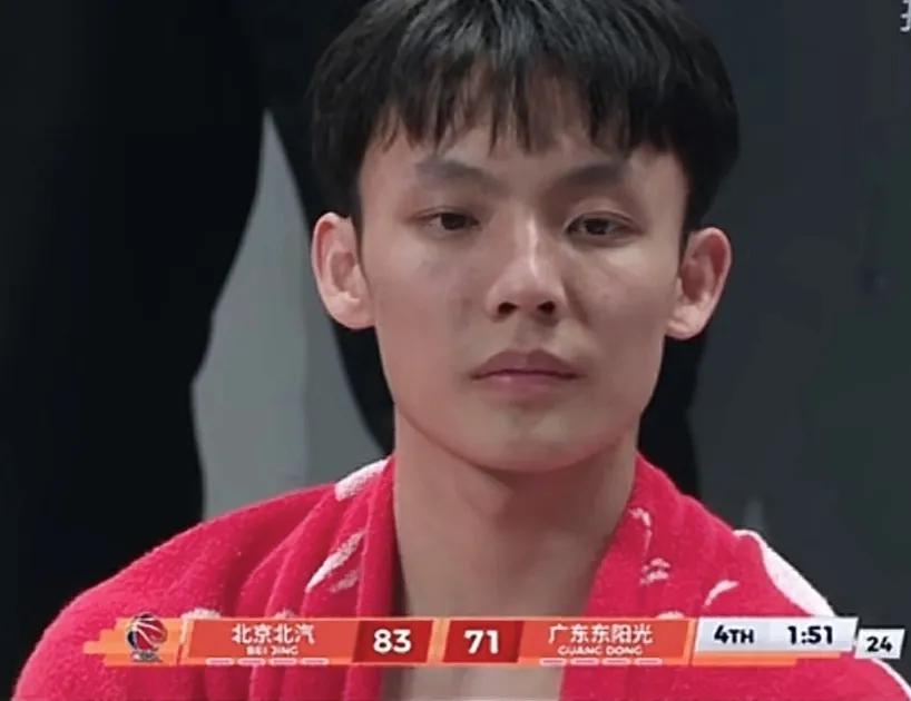 广东队结束本赛季，你能发现三个问题。1.第一阶段打得很好。2.第二阶段迎来崔