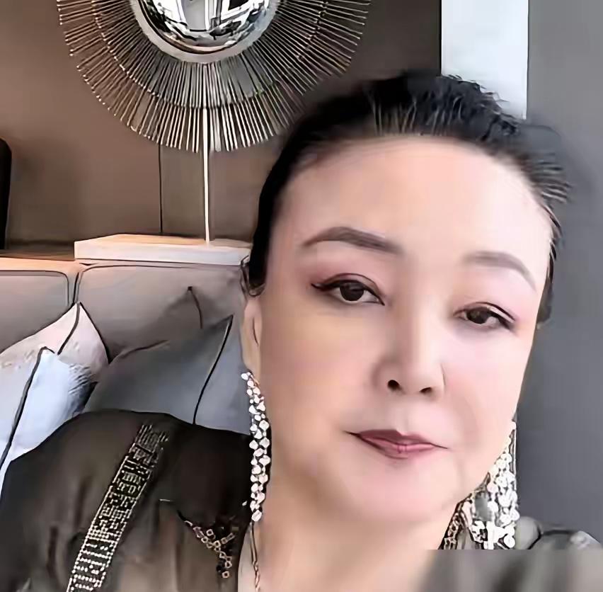 张兰一句不去，直接让台北满月宴哑火，老江湖太清醒了真的绝了！孙子满月宴这么