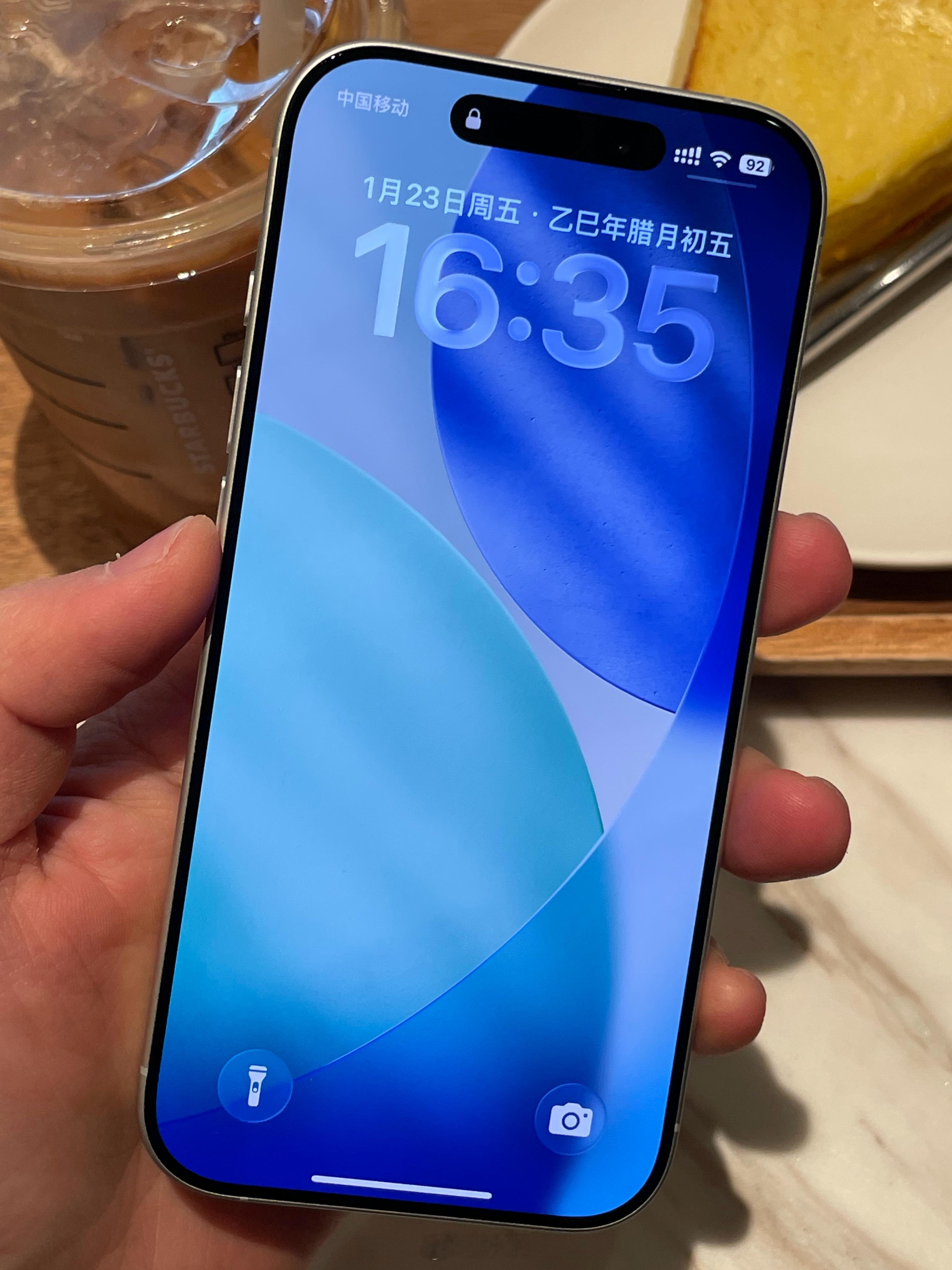 消费升级，知名网友大彬子直接由home键iPhone升级到了iPhone17！