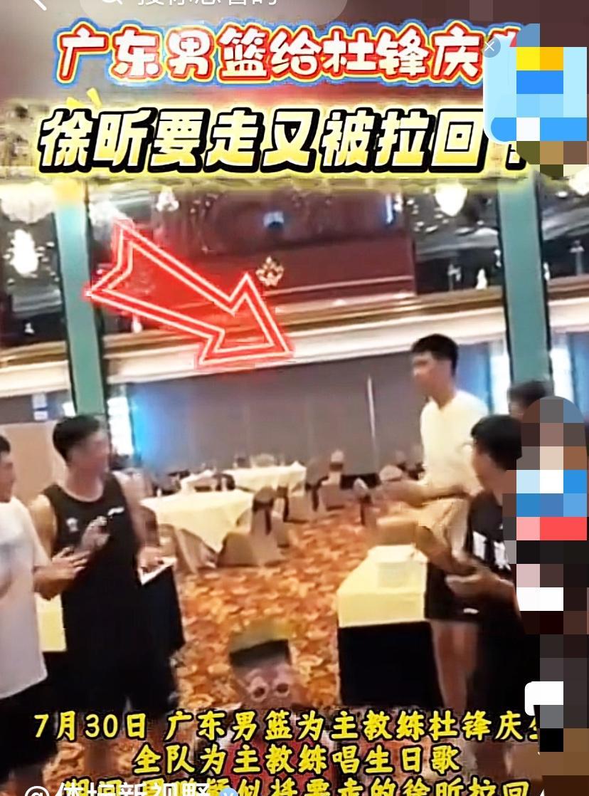杜峰庆生现场，好尴尬，那氛围好不自然，死气沉沉，表情僵硬，满脸愁容，空气凝固，唱